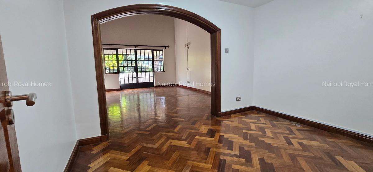 5 Bed Townhouse with En Suite at Lavington Green - 12