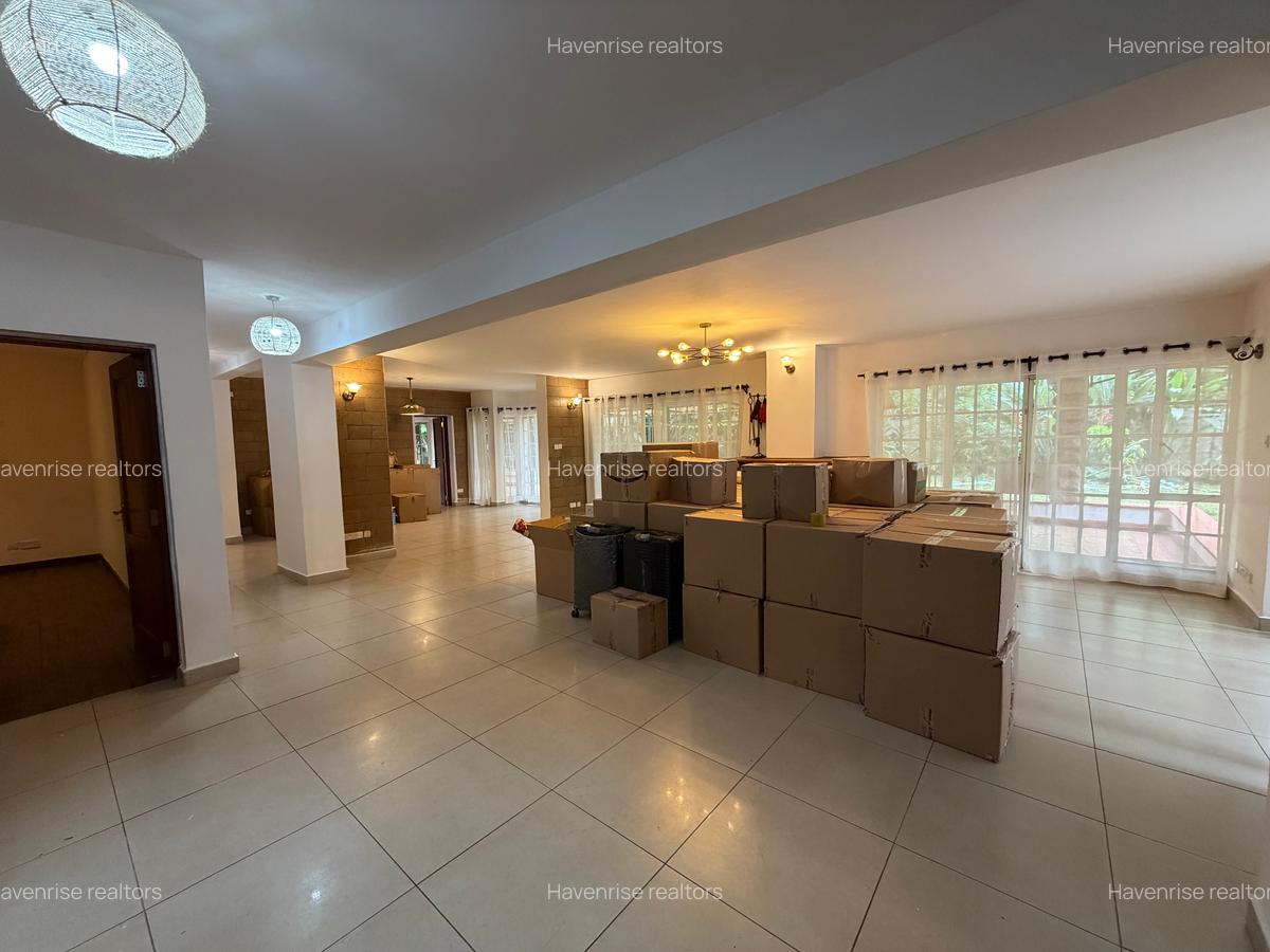 5 Bed Villa at Rosslyn - 5