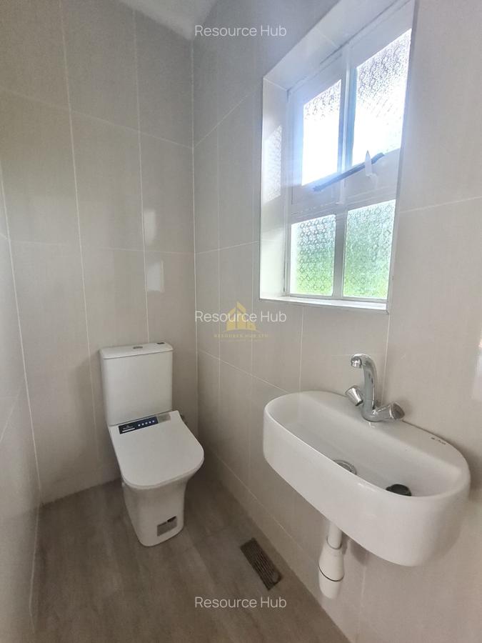1 Bed House with En Suite at Karen - 7