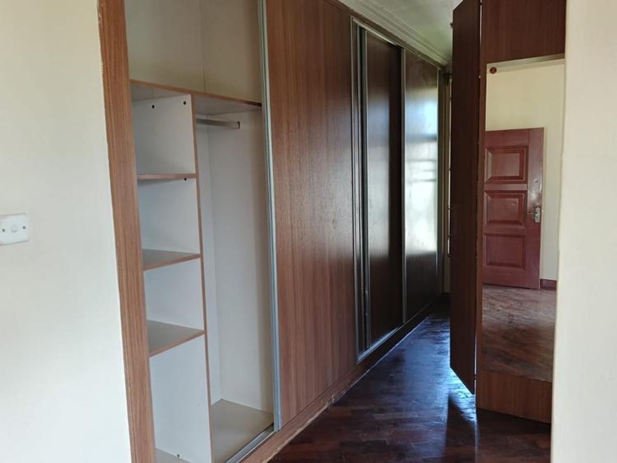 4 Bed House with En Suite at Ridgeways - 11
