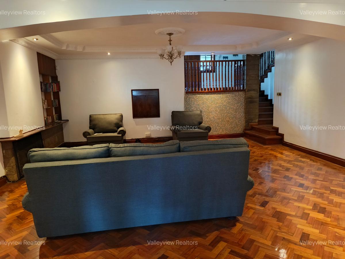 4 Bed Townhouse with En Suite at Lavington - 12