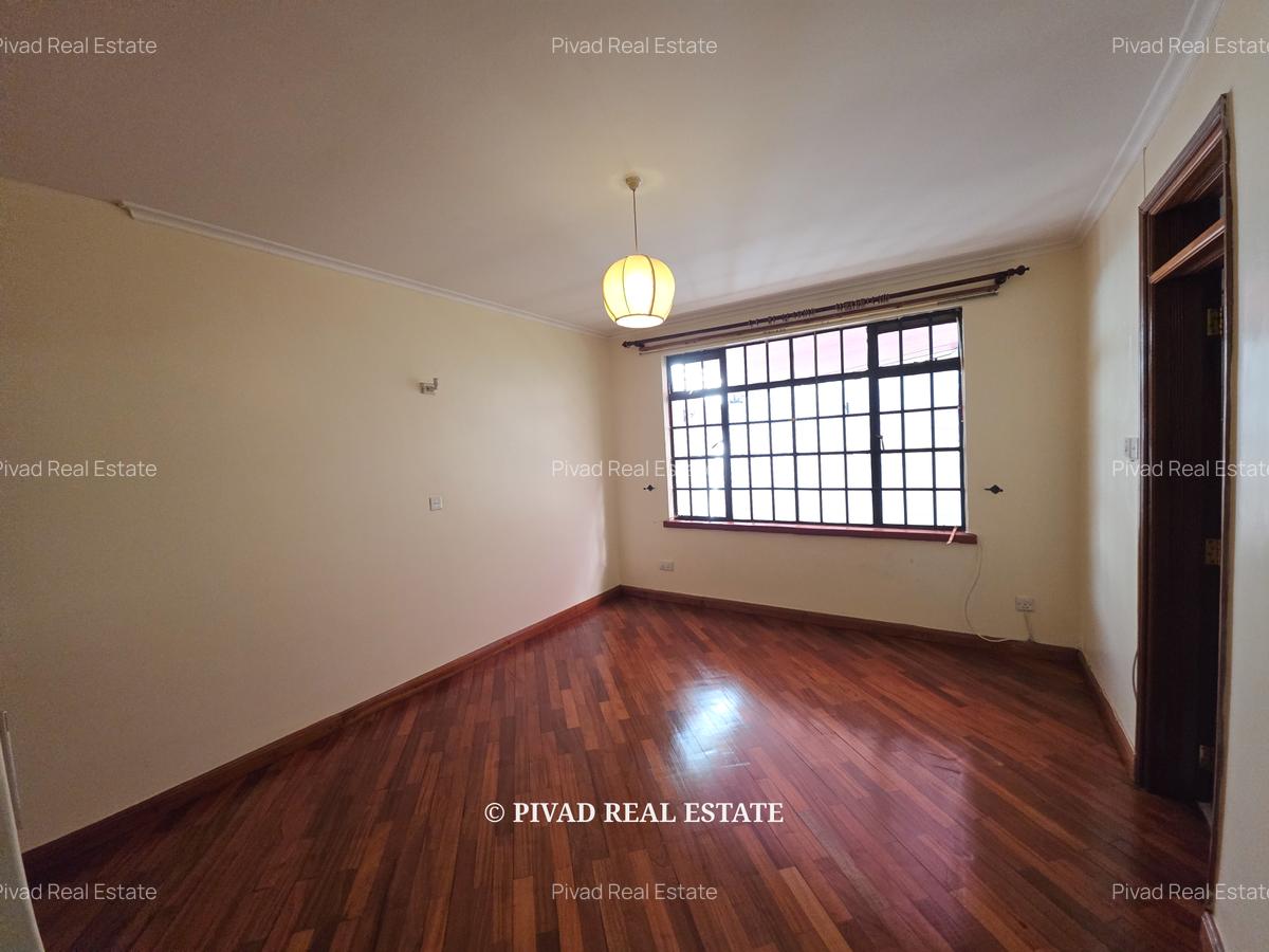 4 Bed Townhouse with Garden in Lavington - 12