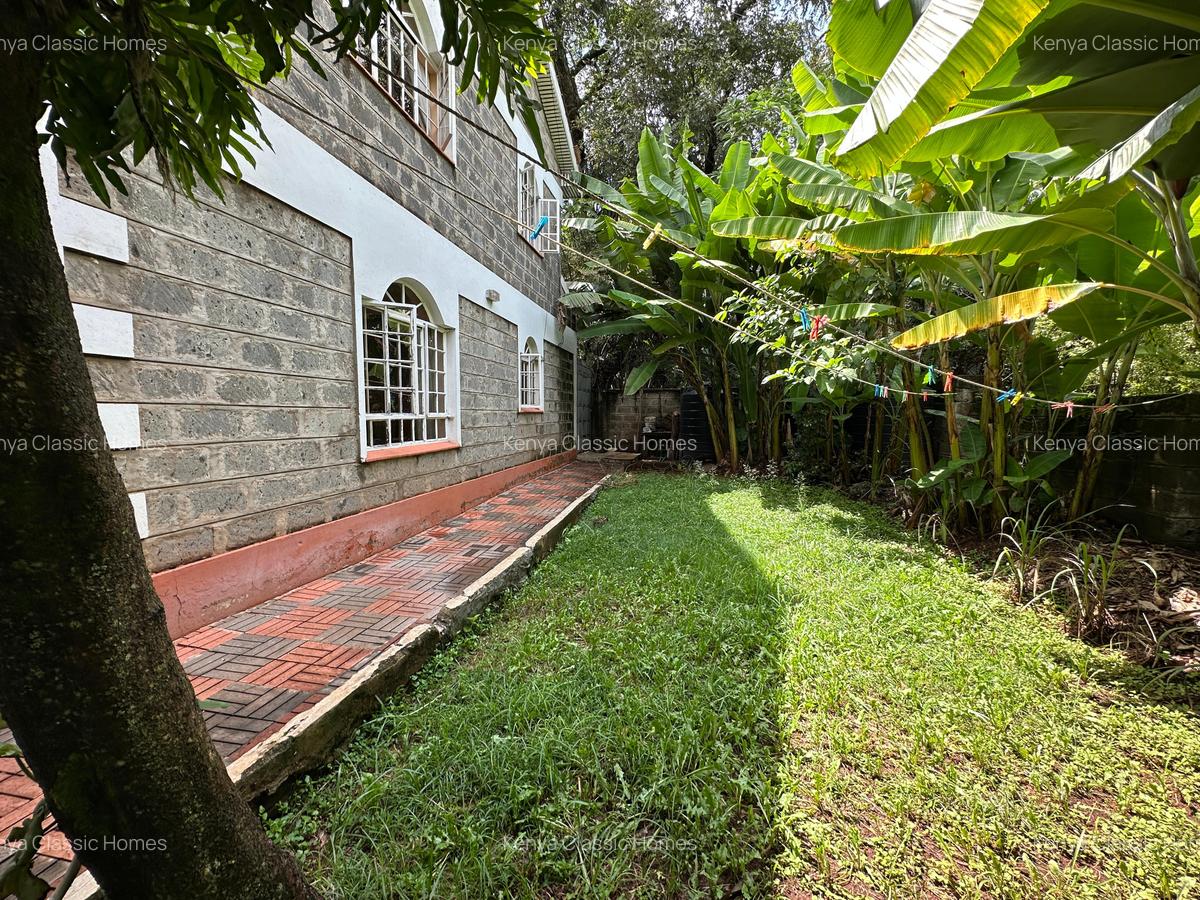 5 Bed House with En Suite at Lavington - 2