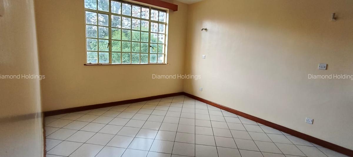 3 Bed Apartment with En Suite at Parklands - 8