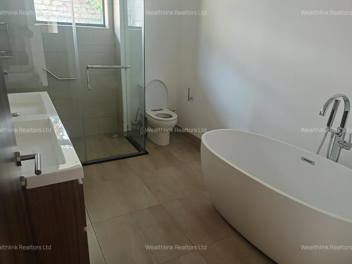 4 Bed Townhouse with En Suite at Two Rivers - 3