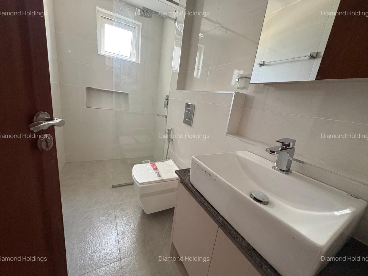 3 Bed Apartment with En Suite in Parklands - 9