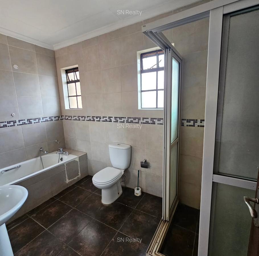 3 Bed Apartment with En Suite in Riverside - 11