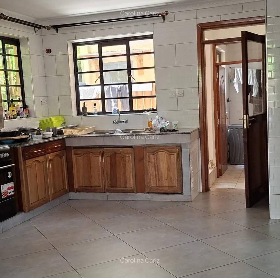 5 Bed House with En Suite at Kyuna - 7