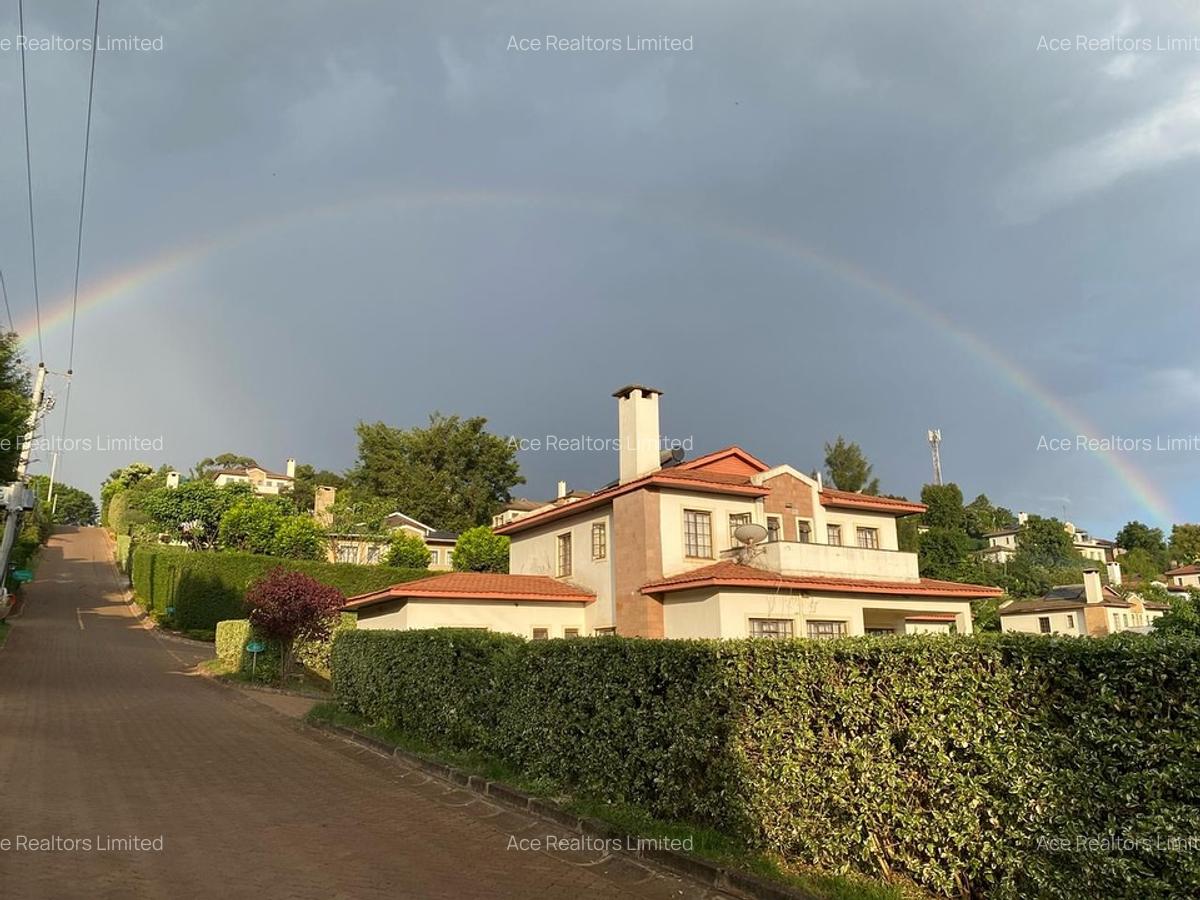 4 Bed Townhouse with En Suite at Redhill - 2