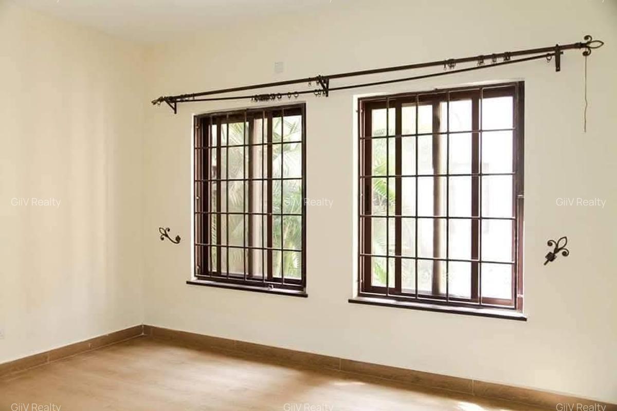 3 Bed Apartment with En Suite in Riverside - 12