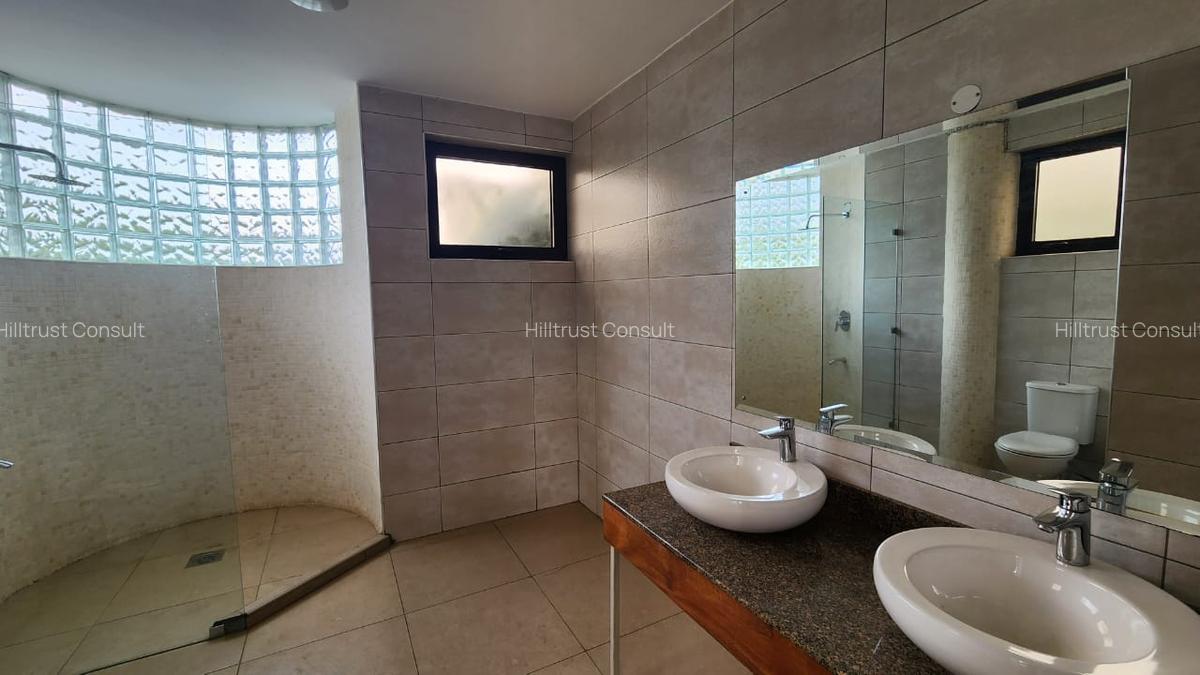 3 Bed Apartment with En Suite in Riverside - 12