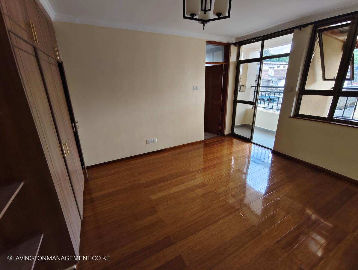 5 Bed Townhouse with En Suite at Lavington - 17