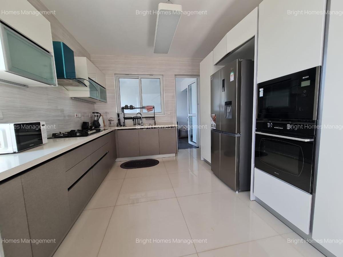 4 Bed Apartment with En Suite in Parklands - 2