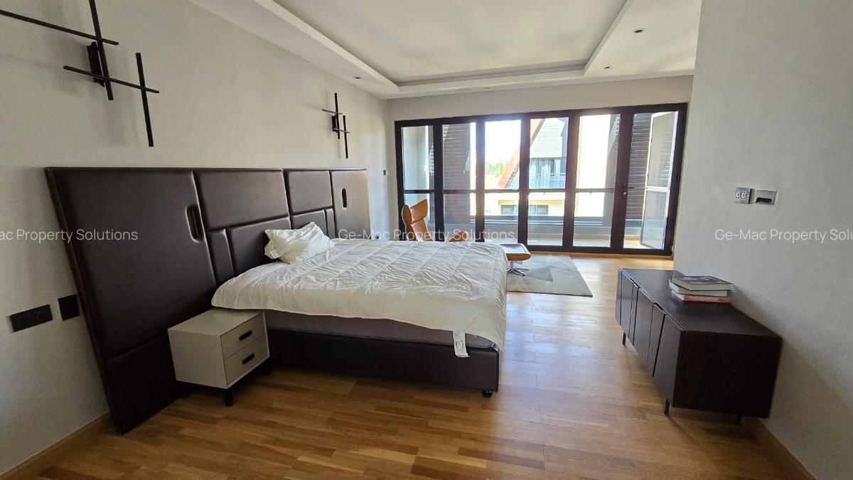 5 Bed House with En Suite in Lavington - 8