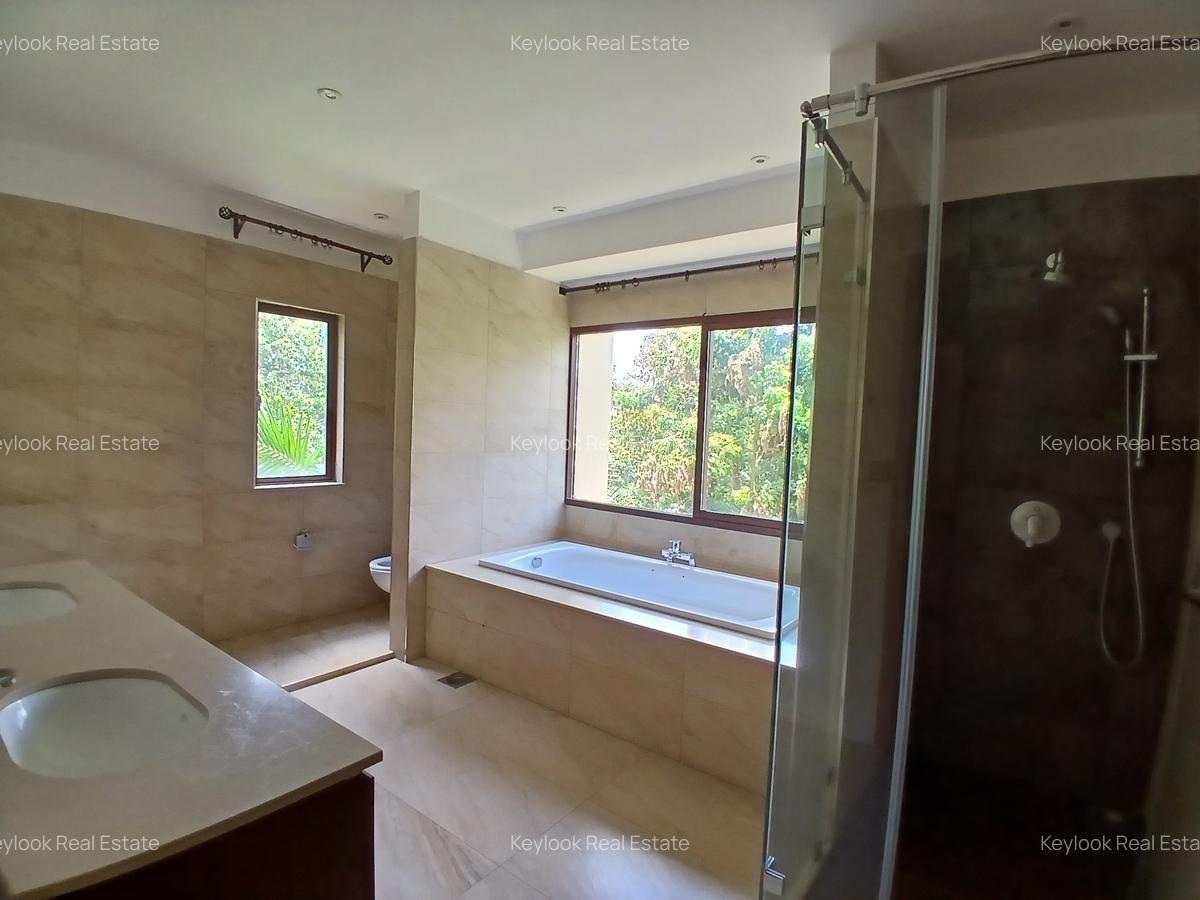 5 Bed Townhouse with En Suite at Lavington - 20