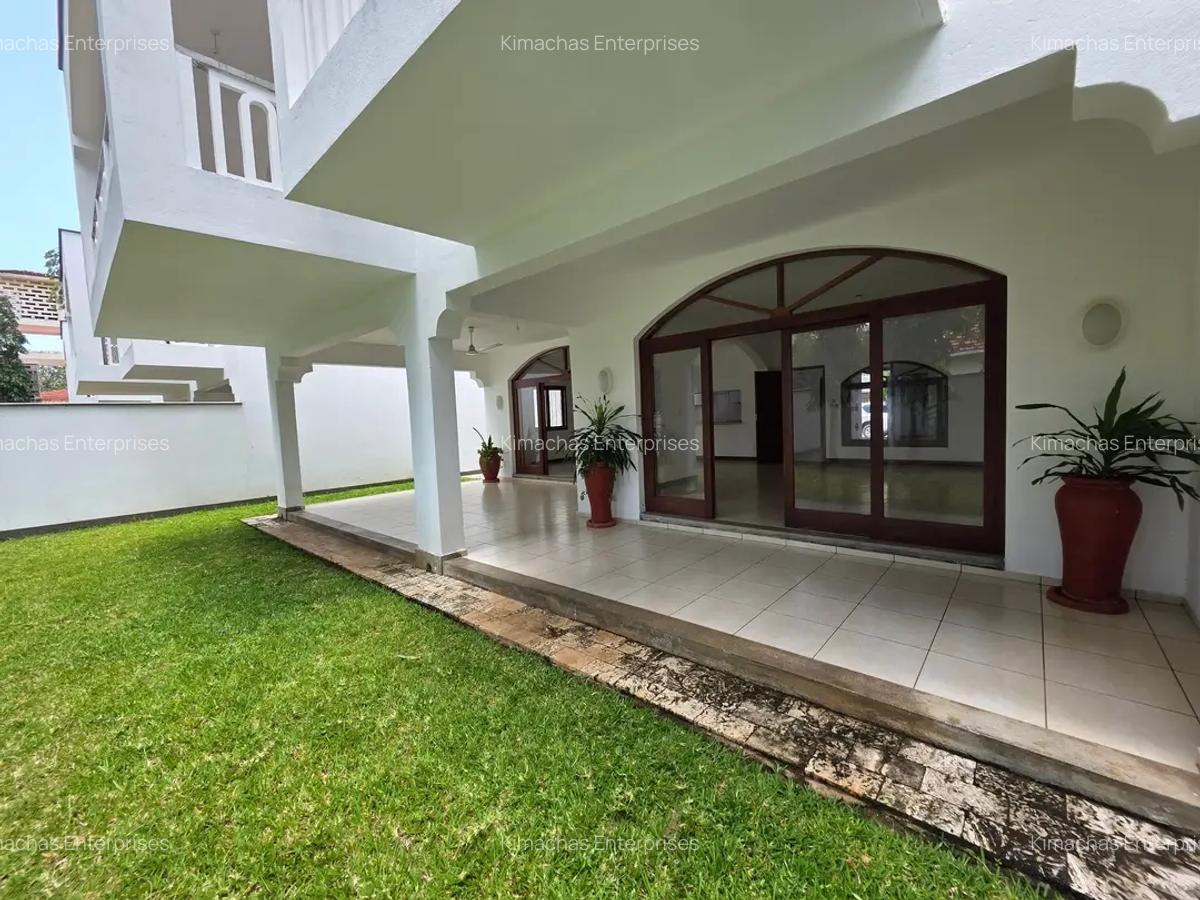 4 Bed Townhouse with En Suite at Greenwood - 18