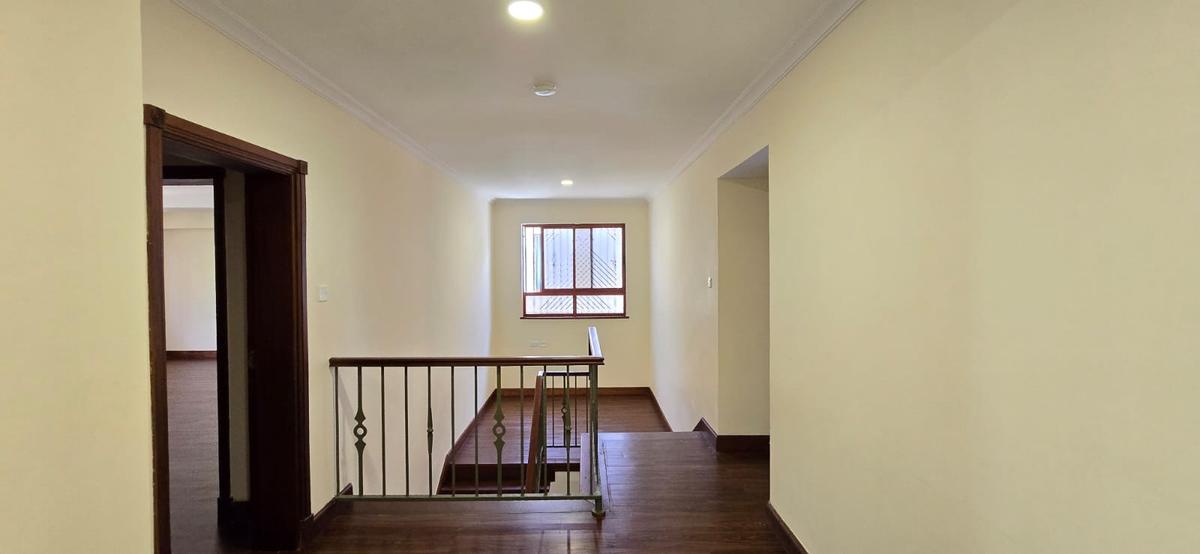 5 Bed House with En Suite in Spring Valley - 9