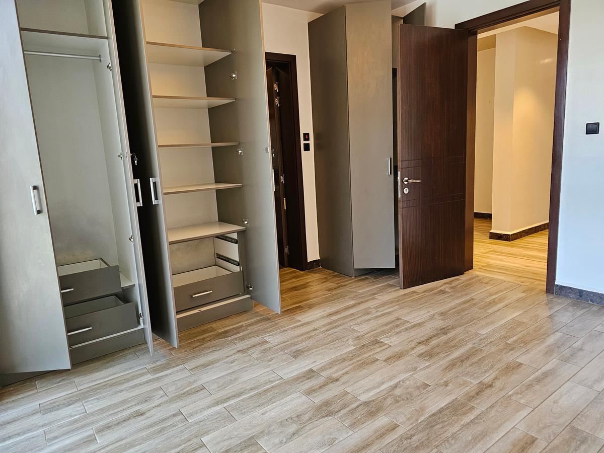 4 Bed Apartment with En Suite at General Mathenge - 13