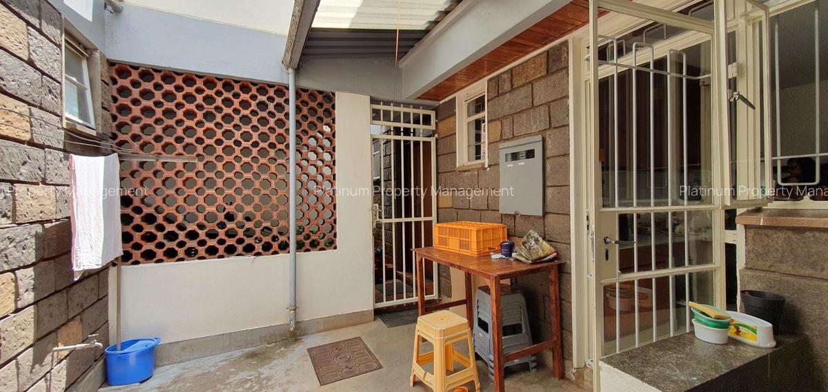 4 Bed House with En Suite at Church Rd - 6