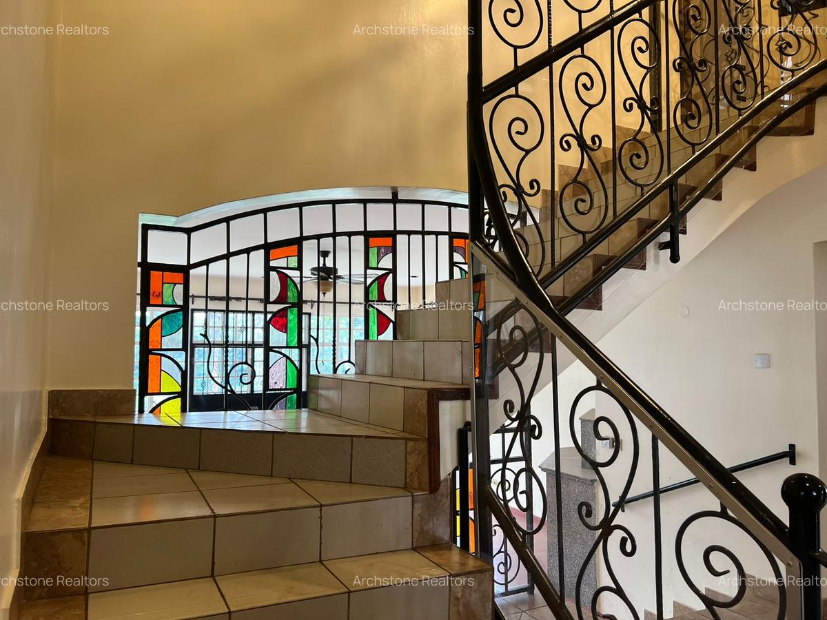 6 Bed House with En Suite in Runda - 12