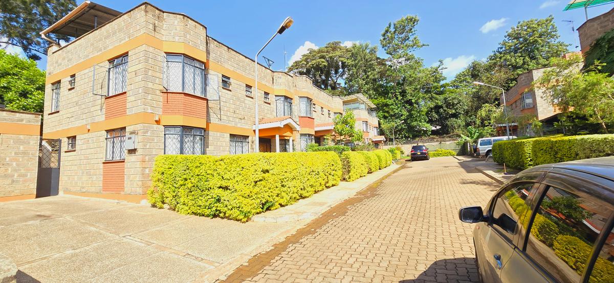 5 Bed Townhouse with En Suite at Convent Drive - 2