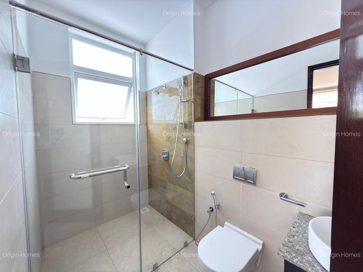 5 Bed House with En Suite in Runda - 17