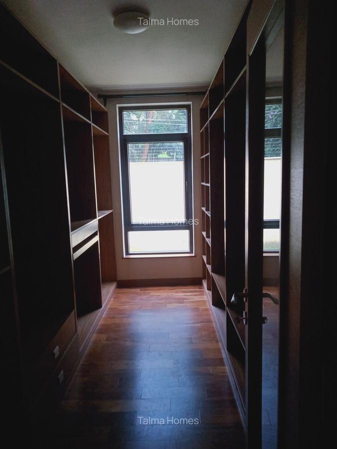 5 Bed Townhouse with En Suite at Lavington - 12