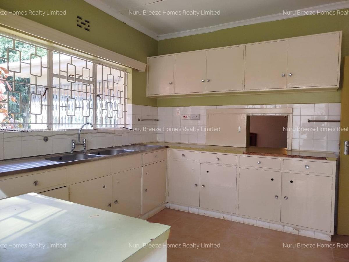 4 Bed House with En Suite in Runda - 14