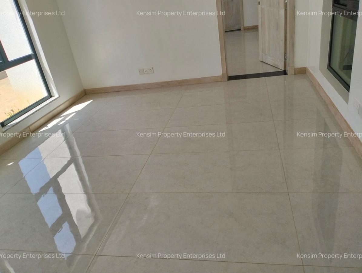 5 Bed House with En Suite in Runda - 10