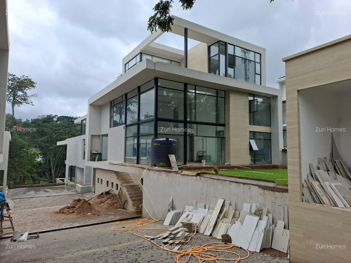 6 Bed Townhouse with En Suite in Lavington - 1