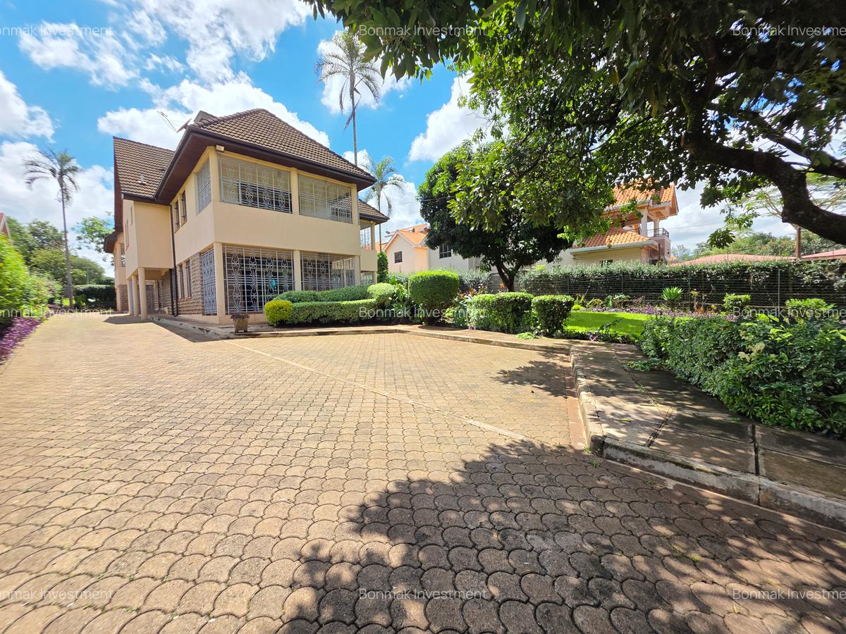 5 Bed House with En Suite at Old Runda. - 1