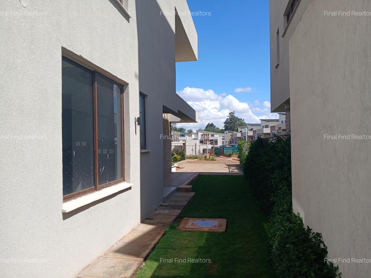 4 Bed Townhouse with Swimming Pool in Runda - 14