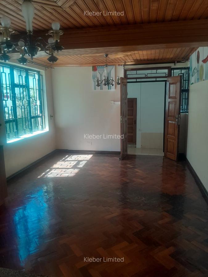 5 Bed Villa with En Suite in Runda - 4