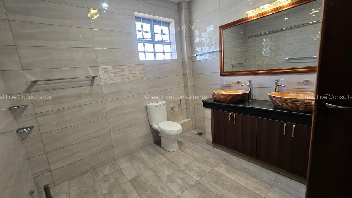 5 Bed Villa with En Suite in Runda - 10