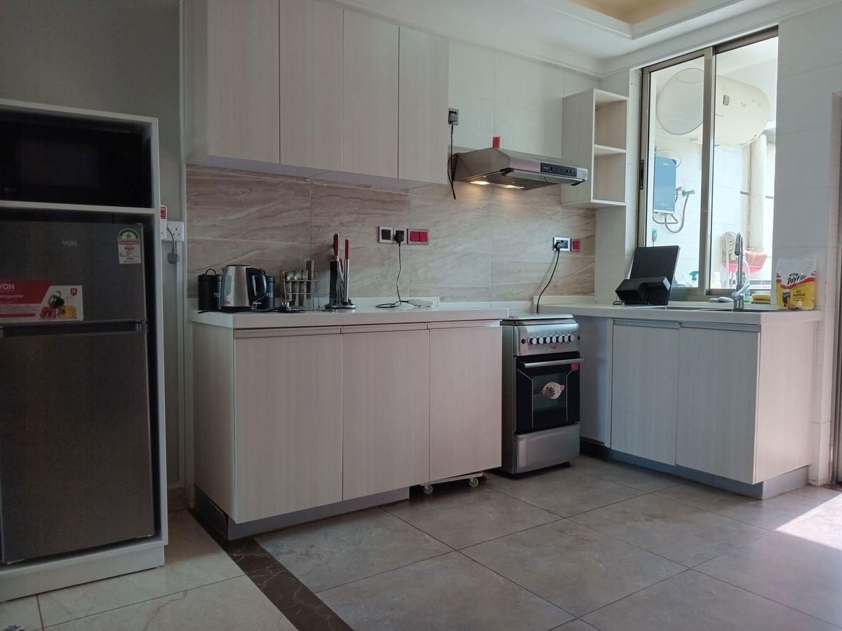 Serviced 2 Bed Apartment with En Suite in Kilimani - 4