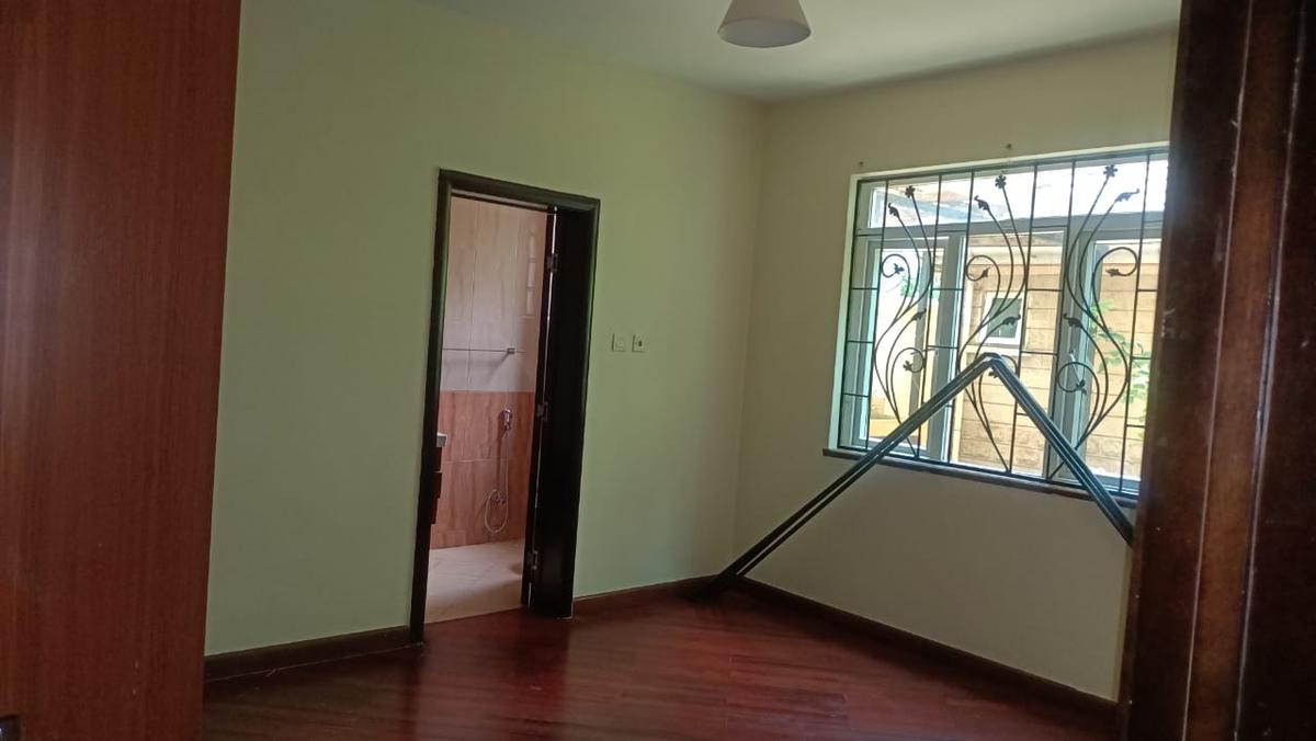 5 Bed Townhouse with En Suite in Lavington - 9