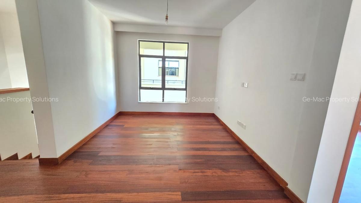 4 Bed Apartment with En Suite in Rosslyn - 11