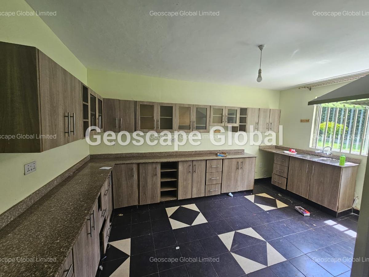 4 Bed House with En Suite in Nyari - 10