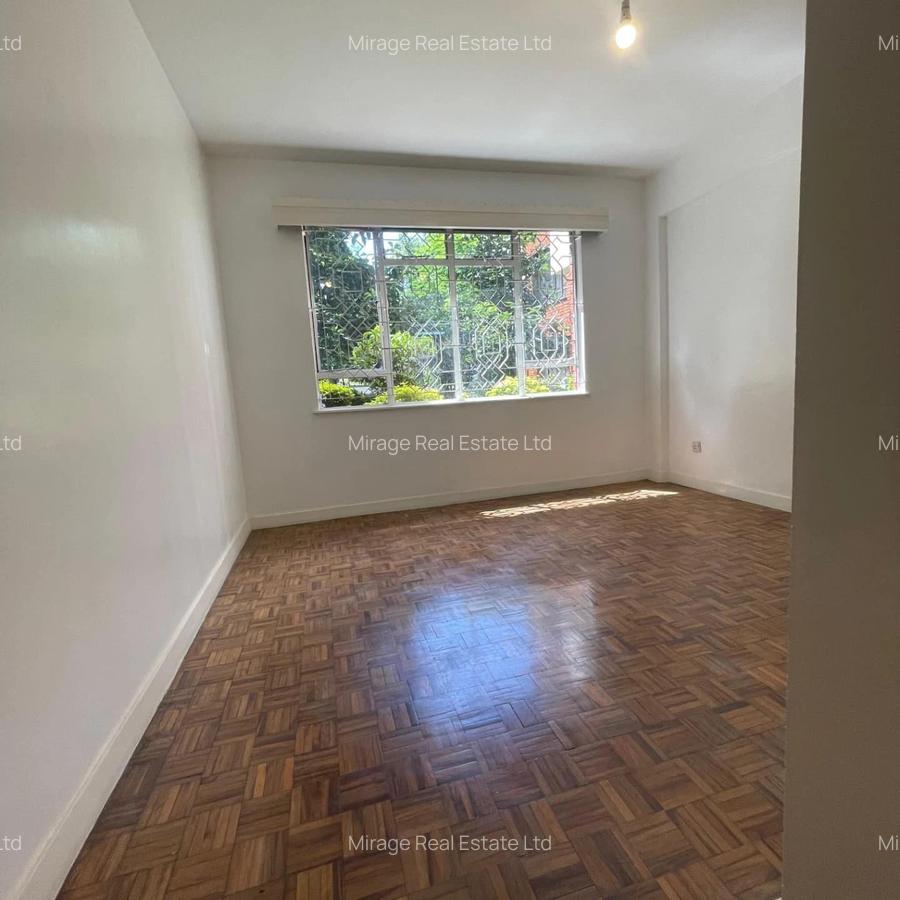 4 Bed Apartment with Parking in Riverside - 11