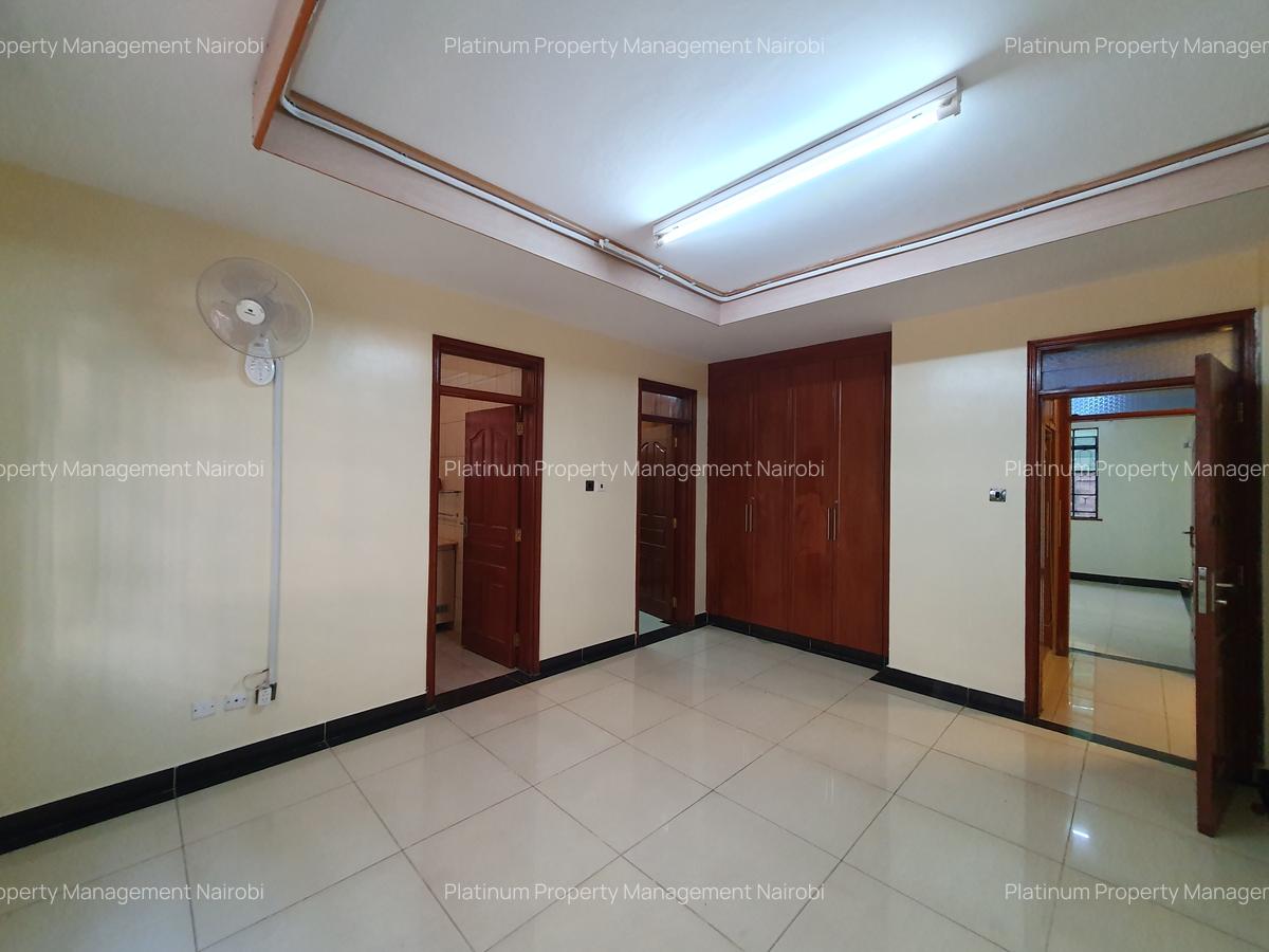 4 Bed Apartment with En Suite at Mpaka Rd - 15