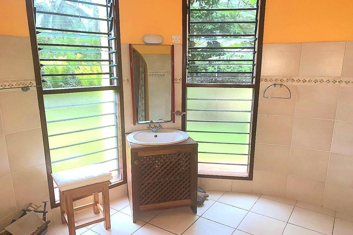 4 Bed Villa with En Suite in Diani - 6