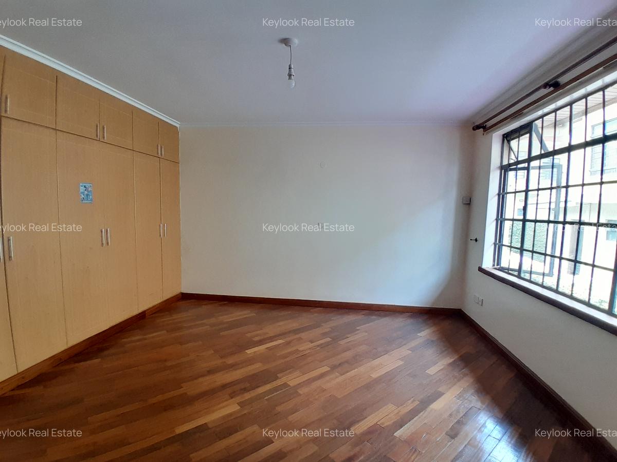 4 Bed Townhouse with En Suite at Lavington - 7