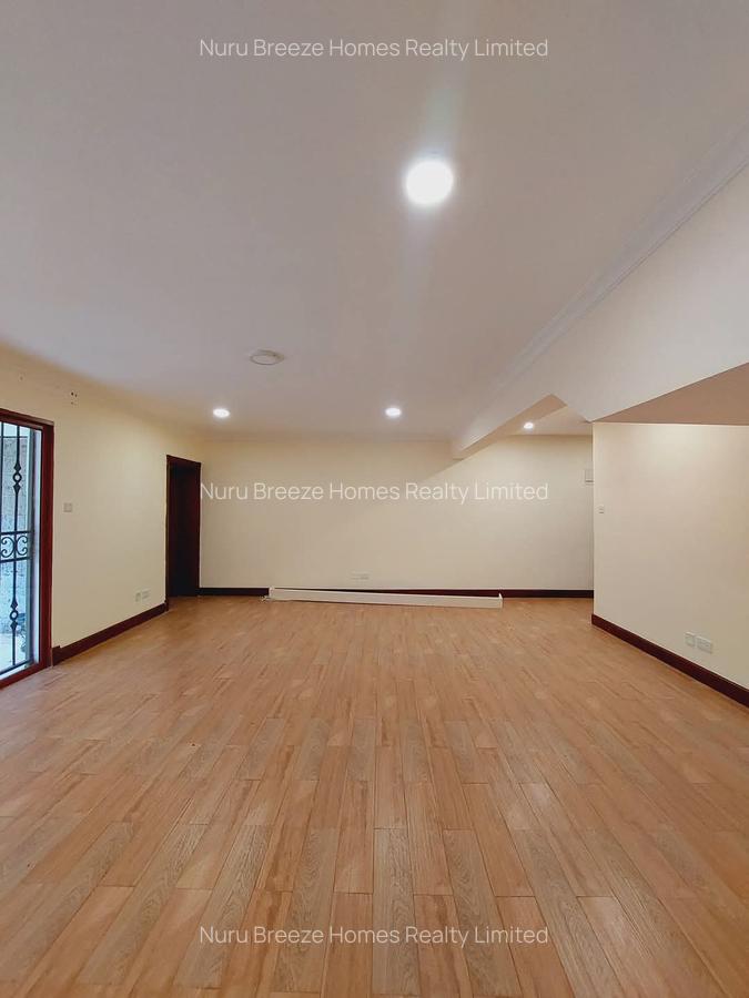 5 Bed Townhouse with En Suite in Spring Valley - 11