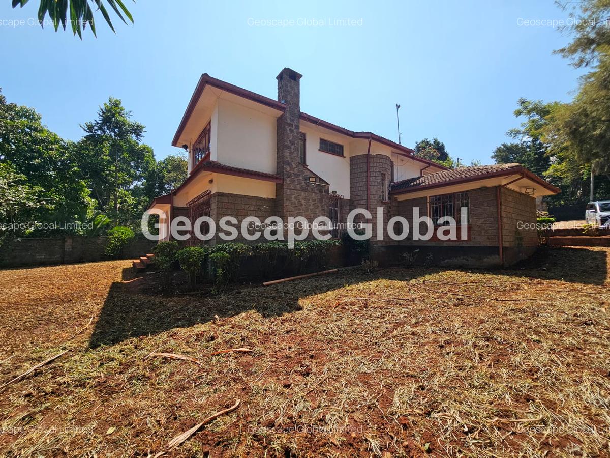 5 Bed House with En Suite in Runda - 1