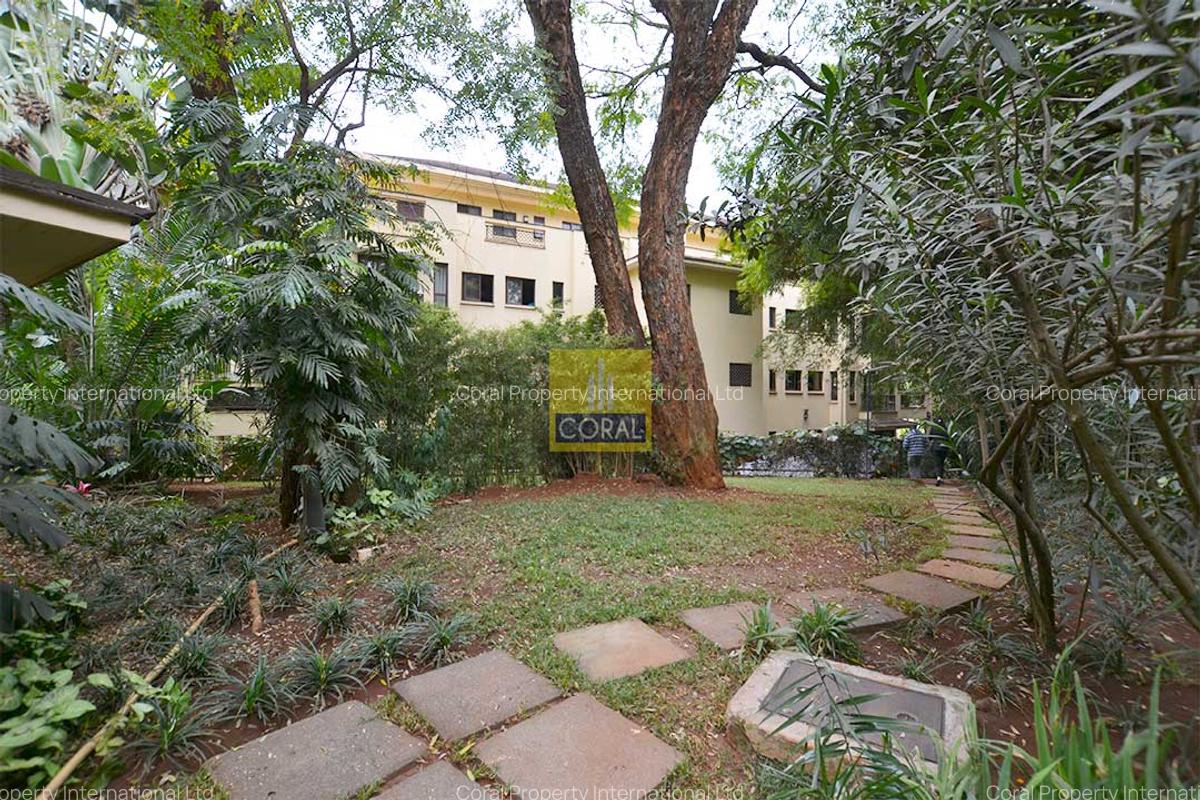 3 Bed Apartment in Riverside - 19