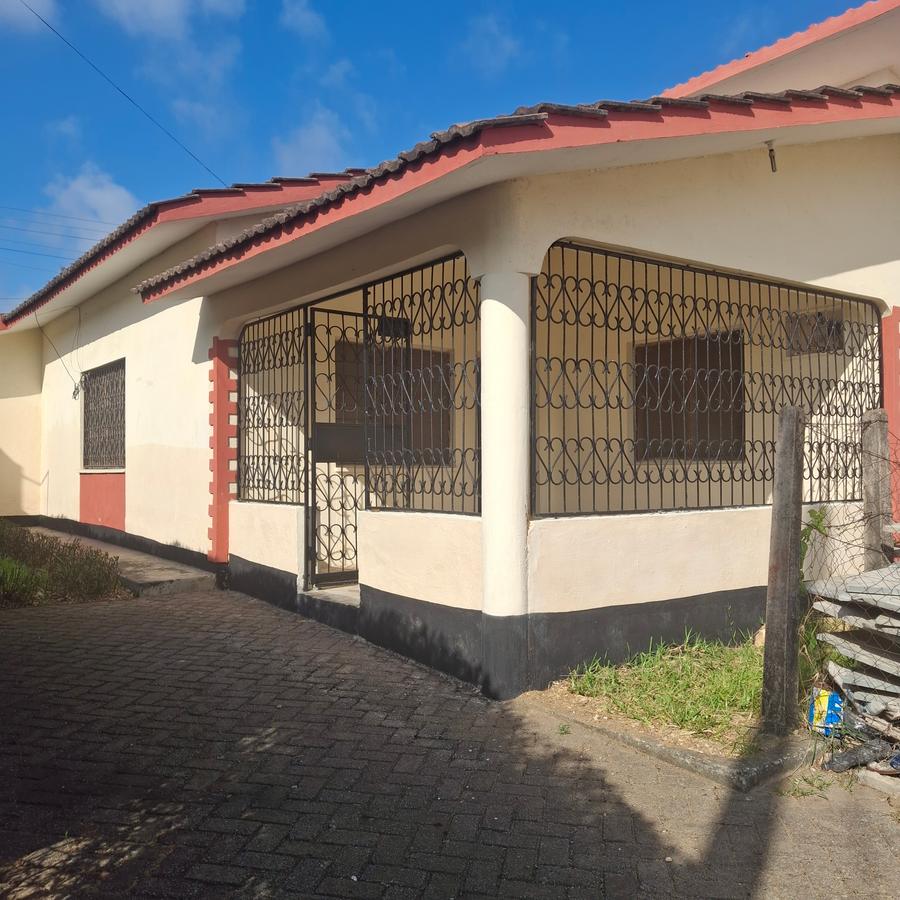 3 Bed House with En Suite at Bamburi Mombasa - 2