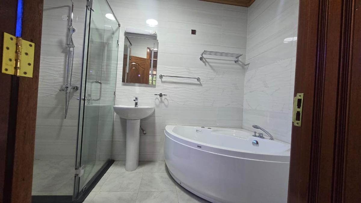 5 Bed Townhouse with En Suite in Lavington - 7