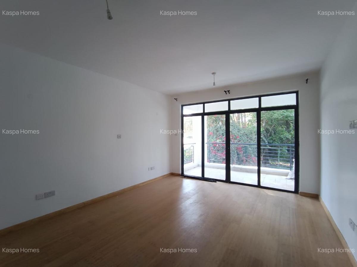 5 Bed House with En Suite in Lavington - 2