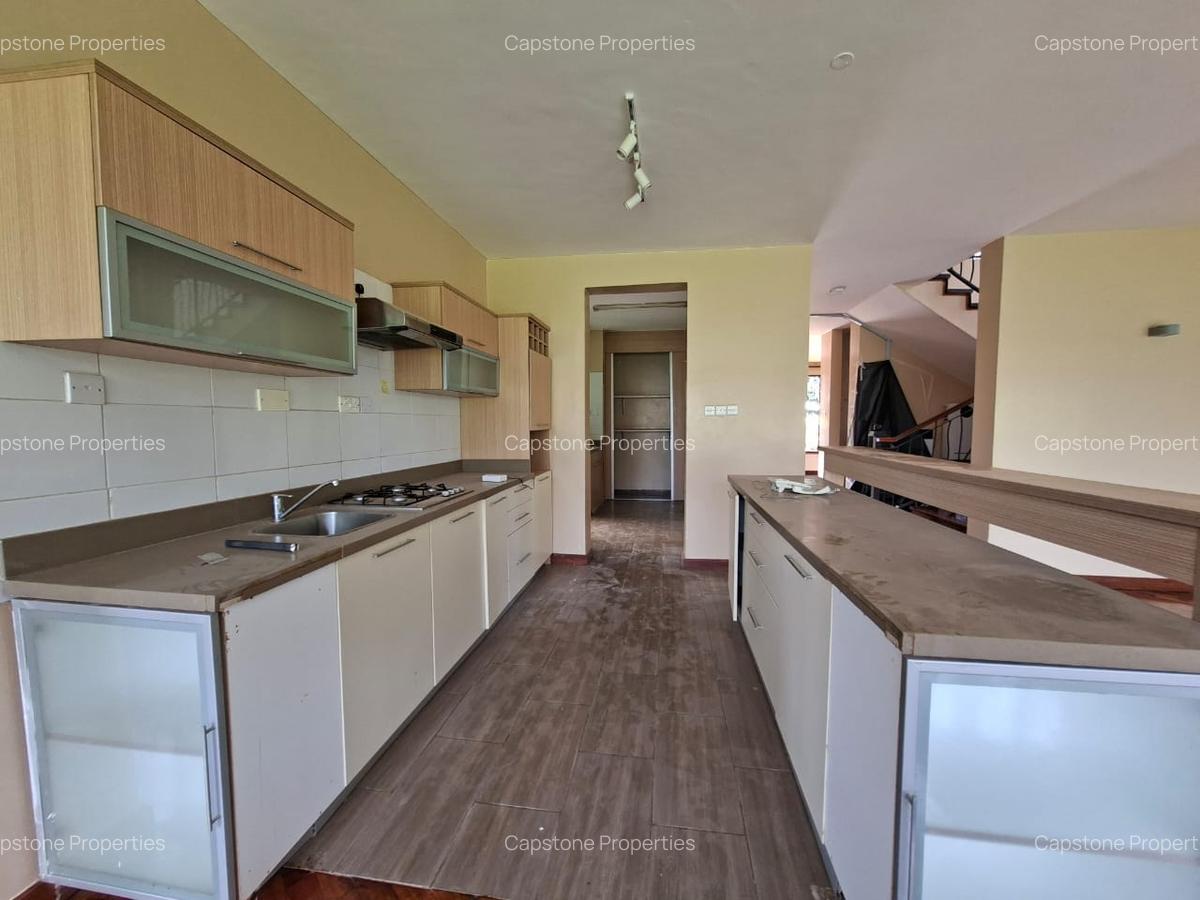 4 Bed Townhouse with En Suite in Ridgeways - 5