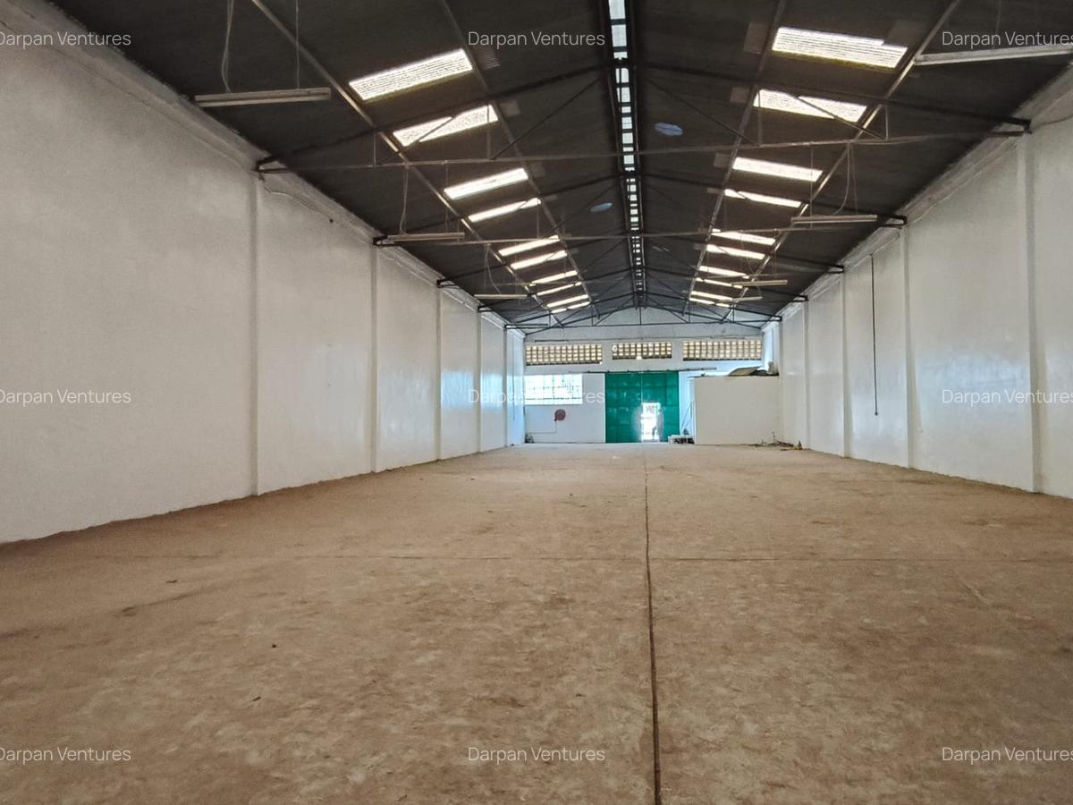 5,197 ft² Warehouse with Service Charge Included in Industrial Area - 3